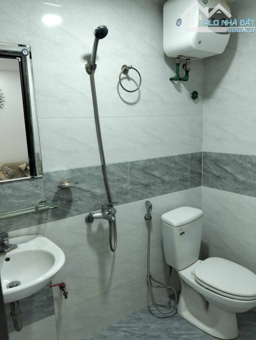 Bán nhà Cửa Băc Ba Đình 70m ra phố Dt 25m2 4 tầng Mt 4m3 Giá 4.5 tỷ lH Huyền 7 X - 4