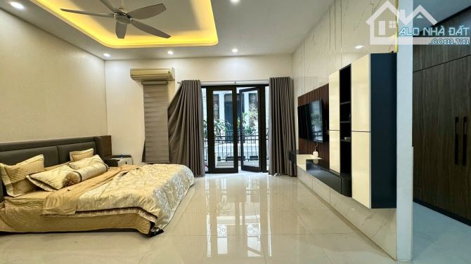 PHÂN LÔ VIP PHỐ PHẠM TUẤN TÀI, 60M2*5T*7M GIÁ 21TỶ, GARA VỈA HÈ KINH DOANH LÔ GÓC 3 THOÁNG - 4