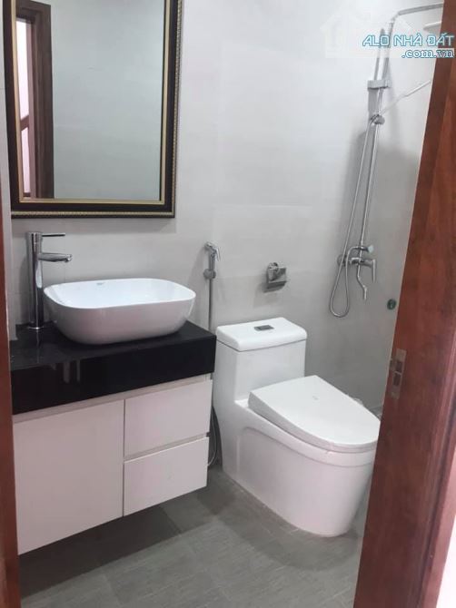 Nhỉnh 3 tỷ - nhà đẹp - sổ sẵn - ngay KĐT Đô Nghĩa, ĐH Phenika. Cuối Tố hữu kéo dài. Oto đỗ - 5