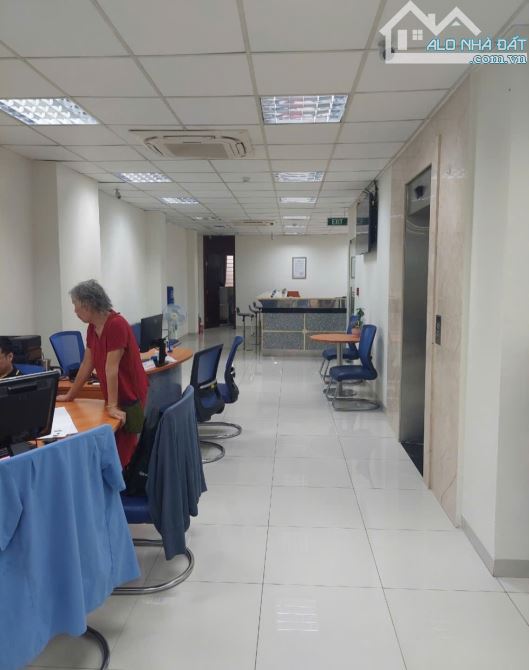 Cho thuê văn phòng:40m 8tr; 50m 10tr; 80m 15tr; 150m 20tr. Phố Hàng Chuối - 5