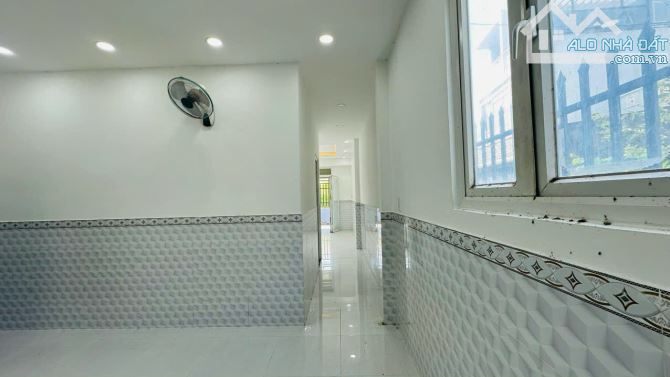 BÁN GẤP NHÀ 2 TẦNG 3PN 2WC - SHR - DT 6x17 - GIÁ 2tỷ3 - 5