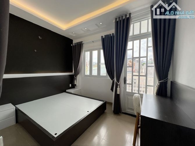 Siêu phẩm đẹp lung linh 3 tầng sân thượng chill 40M2 hẻm 5m 1 sẹc sát MT 4PN SHR 5.4 tỷ - 6