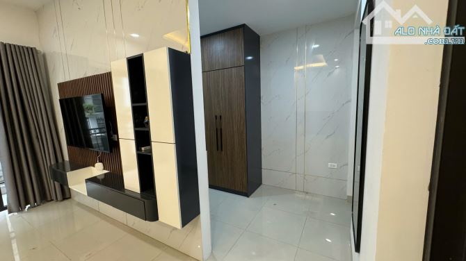 PHÂN LÔ VIP PHỐ PHẠM TUẤN TÀI, 60M2*5T*7M GIÁ 21TỶ, GARA VỈA HÈ KINH DOANH LÔ GÓC 3 THOÁNG - 6