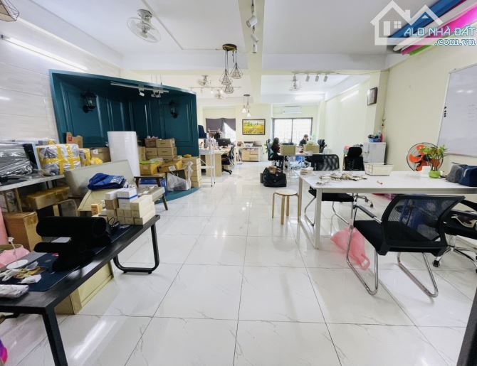 Cho thuê văn phòng:40m 8tr; 50m 10tr; 80m 15tr; 150m 20tr. Phố Hàng Chuối - 8