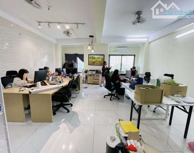 Cho thuê văn phòng:40m 8tr; 50m 10tr; 80m 15tr; 150m 20tr. Phố Hàng Chuối - 9