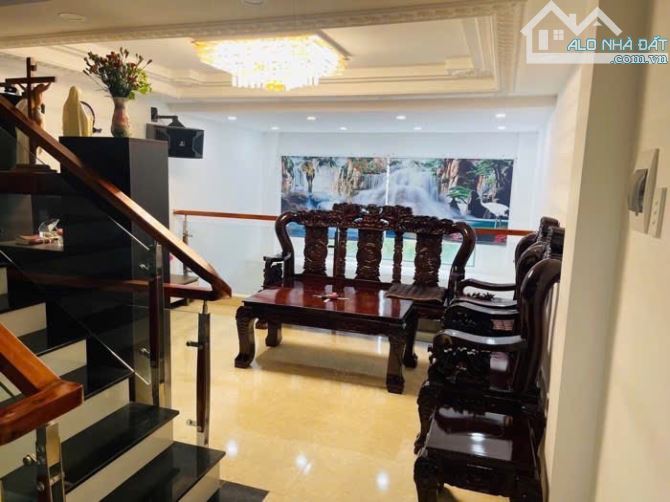 🏡 HÀNG XÓM PHÚ MỸ HƯNG - Ô TÔ ĐẬU CỬA - TẶNG NỘI THẤT - CHỈ NHỈNH 6 TỶ!