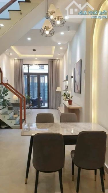 Duy nhất nhà Nhất Chi Mai, Tân Bình, 52m2 chỉ 2 tỷ 320, 2 tầng, sổ hồng riêng