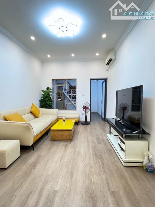 Bán căn tập thể Thanh Xuân, đối diện Royal city, DTSD 65m2, 3pn, giá chỉ 2.65 tỷ