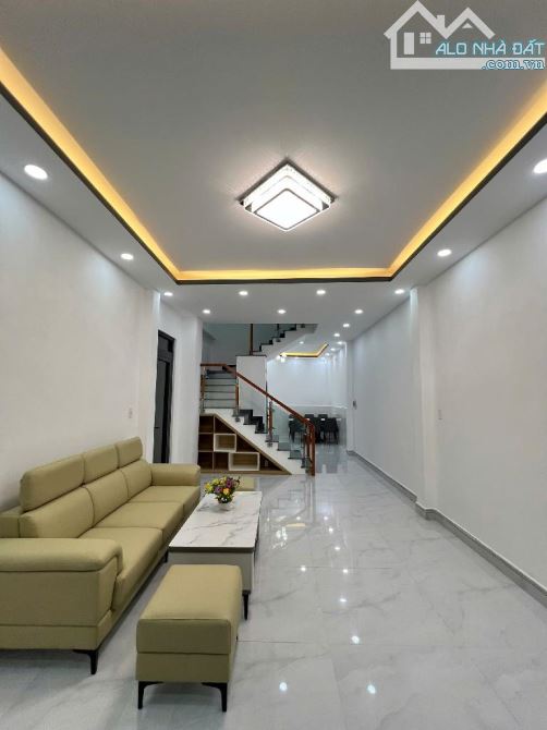 Cực hiếm, bán nhà Nguyễn Thị Tần, 51m2, nở hậu, giếng trời, Shr, đang vay ngân hàng 3 tỷ 7