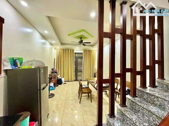 Nhà hẻm xe hơi Nguyễn Thiệt Thuật, quận 3. DT:42m2 / 2 tỷ790