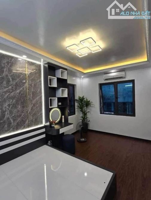 HOT HOT KIM MÃ 30M2*4 TẦNG CHỈ NHỈNH 5 TỶ LÔ GÓC 2 THOÁLÔ GÓC 2 THOÁNG