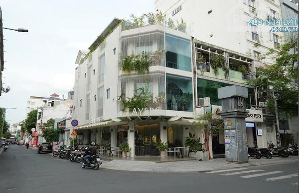 Cho thuê cafe căn góc 2MT Trần Quang Khai, Q1. Dt: 6x20m, Kc: trệt 2 lầu