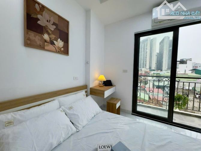 Bán Nhà Phố Tư Đình- Phố Trạm- Long Biên- DT 46m2, Giá 7.6 Tỷ- Ô Tô Đỗ Cửa- Kinh doanh.