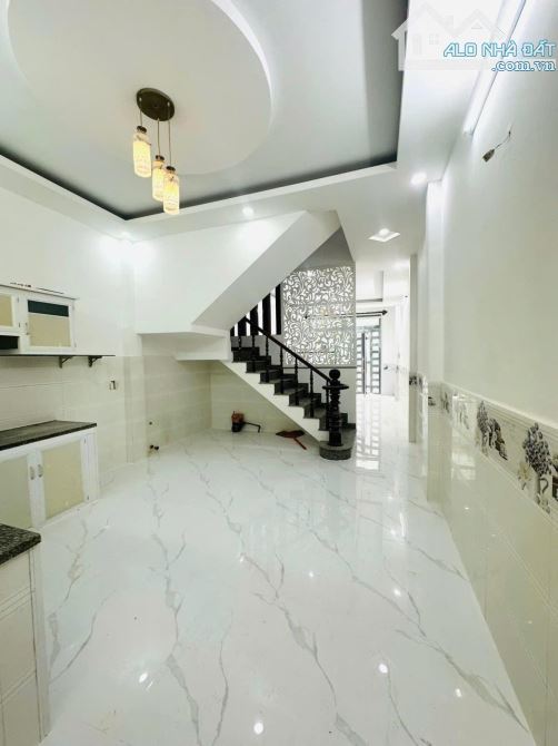 Bán nhà Nguyễn Khang 30m2 vị trí đẹp oto đỗ cửa ngõ thông 7.5 tỷ