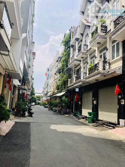 Bán Siêu Phẩm Nhà Phố 5Tầng-Hoàng Quốc Việt-Nội Thất Gỗ Quý+Thang máy,Ngang 5.2M,Chỉ 9.xTỷ - 1