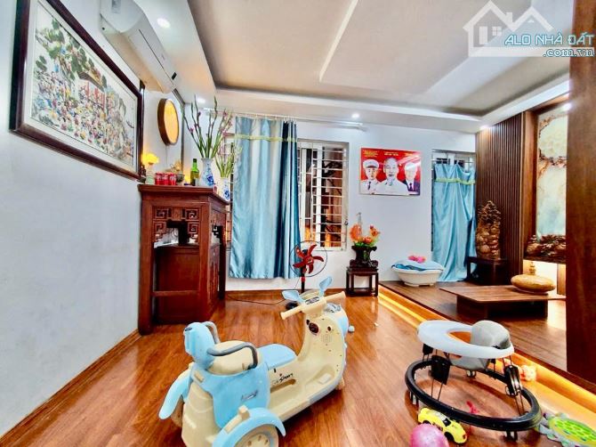 Kim Giang, Thanh Xuân - Nhà Đẹp, Lô Góc, Nở Hậu - 36m², 5 Tầng, Mặt Tiền 5m, Giá 6.8 Tỷ - 1