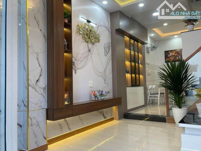 Hot! Nhà đẹp giá ngộp Võ Văn Tần, Q 3, DT: 53,8m2 / 4Tỷ 120. Đang cho thuê 18tr/ tháng. - 1