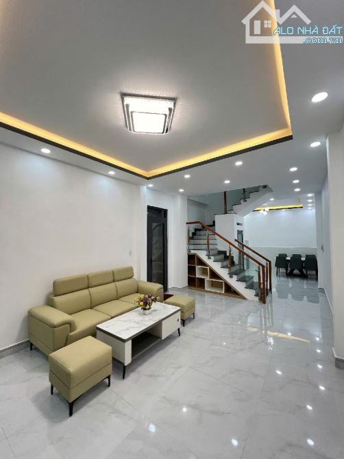 Cực hiếm, bán nhà Nguyễn Thị Tần, 51m2, nở hậu, giếng trời, Shr, đang vay ngân hàng 3 tỷ 7 - 1