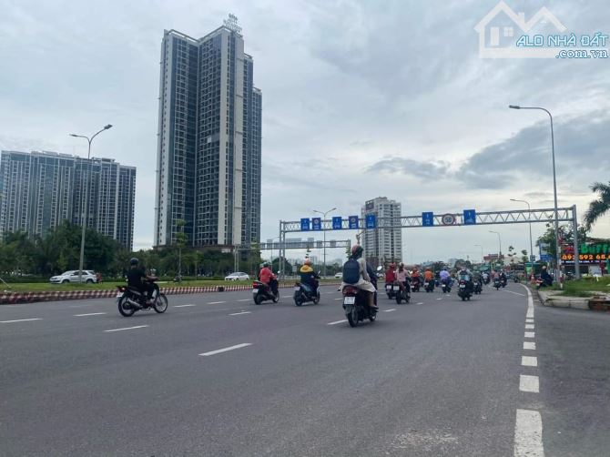 Đất Full Thổ, 1000m2, Giá 109 Tỷ, Đường Nguyễn Văn Linh, P Bình Thuận, Quận 7, Bán - 1