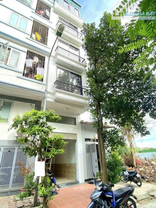 Bán nhà phân lô khu 8,5 ha Phú diễn- bắc từ liêm, diện tích 40m2 nhà 5 tầng giá 11,5 tỷ