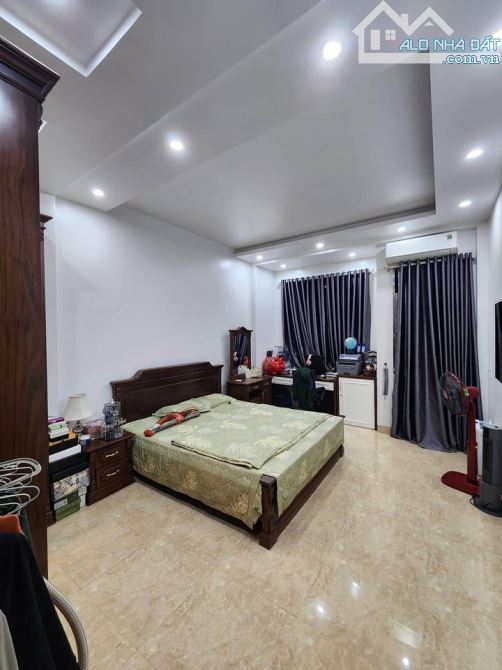 HIẾM. nhà Xa LA 50m2, 4 TẦNG, giá 13 tỷ. MẶT PHỐ - KINH DOANH - VỈA HÈ - Ô TÔ TRÁNH - 2