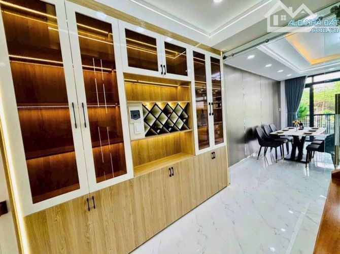 Chủ kẹt nên cần bán nhà HXH đường Huỳnh Văn Bánh, 69.5m2/1T3L, SHR, Giá 4.1 tỷ - 2