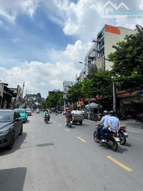 Cần Bán Gáp Nhà Ngay;  Nơ Trang Long Q BT, DT:10,2x29 DTCN: 284,5m2, Có Dãy trọ HDT: 40 Tr - 2