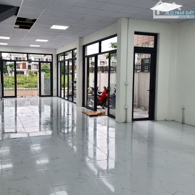 Cho thuê biệt thự Dương Nội 225m2, hoàn thiện full, không giới hạn mục đích sử dụng - 2