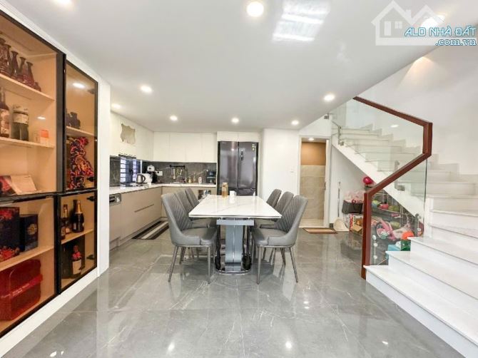 NHÀ ĐẸP- BÌNH THẠNH- HẺM XE HƠI-  -CĂN GÓC- 66 M2 - 5 LẦU- HOÀN CÔNG ĐỦ - 8,8 TỶ - 3