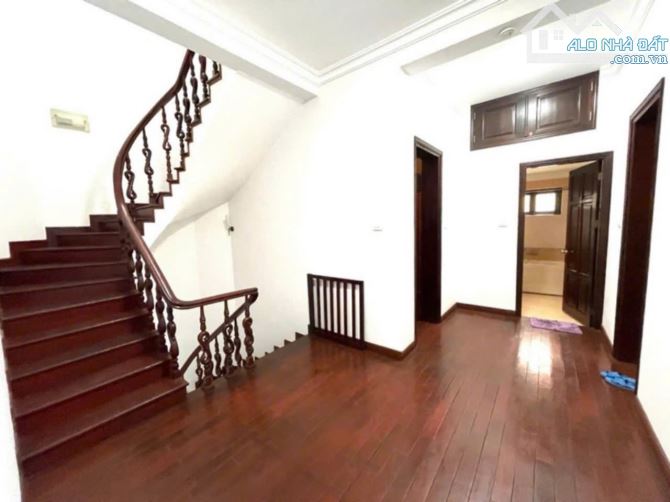 Bán nhanh BIỆT THỰ SÂN VƯỜN KIỂU PHÁP CỔ TÂY HỒ - GARA Ô TÔ, BỂ BƠI . 160m2 MT 15m, GIÁ TT - 4