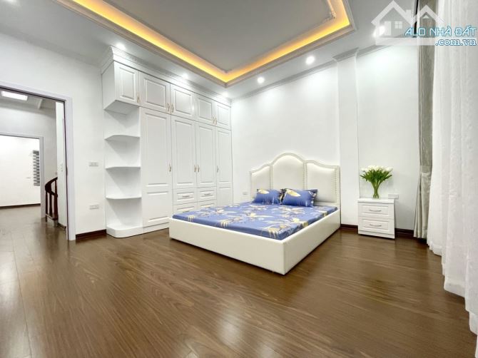 Bán nhà Phố Yên Hoà, 40m2 , 3 tầng , gần phố , mặt tiền 4m , nhỉnh 6 tỷ , hiếm - 4