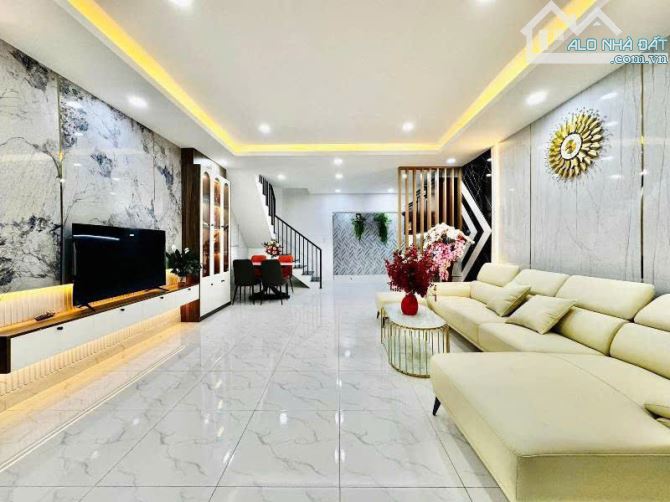 Nhà đẹp Nguyễn Thái Sơn, Gò Vấp có 3 phòng ngủ, 50m² chỉ 3 tỷ 120, Sổ hồng riêng