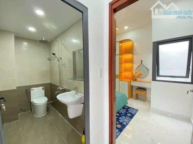 Giảm thêm 400tr CHỈ CÒN 2Tỷ200 bán gấp nhà 50m2 tại Út Tịch, Tân Bình, pháp lí chuẩn