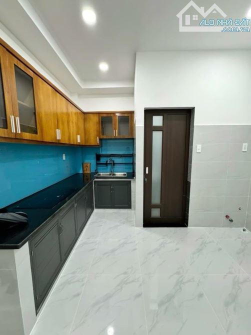 Tài chính 2.6 tỷ mua ngay nhà Huỳnh Văn Bánh, Q. Phú Nhuận, 52m2, có HĐ thuê, SHR - 1