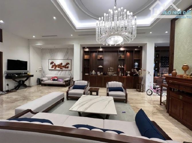 BÁN BIỆT THỰ CIPUTRA, 450M2 × 5 TẦNG, MT 15M, 120 TỶ - 1