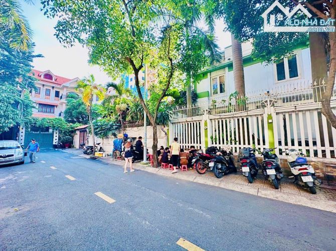 Bán nhà siêu vị trí mặt tiền Nguyễn Thị Minh Khai DT: 9x32m - 2 tầng giá bán: 35 tỷ - 2