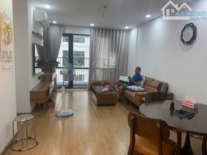 Cho thuê căn hộ chung cư  Iris gaden đường Trần Hữu Dực.Lô góc 104m2x3PN Giá 19tr