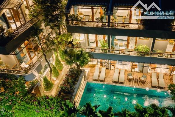 BÁN RESORT BIỂN HÔI AN 26 PHÒNG .1000m2 DOANH THU LÊN TỚI 2 TỶ / THÁNG