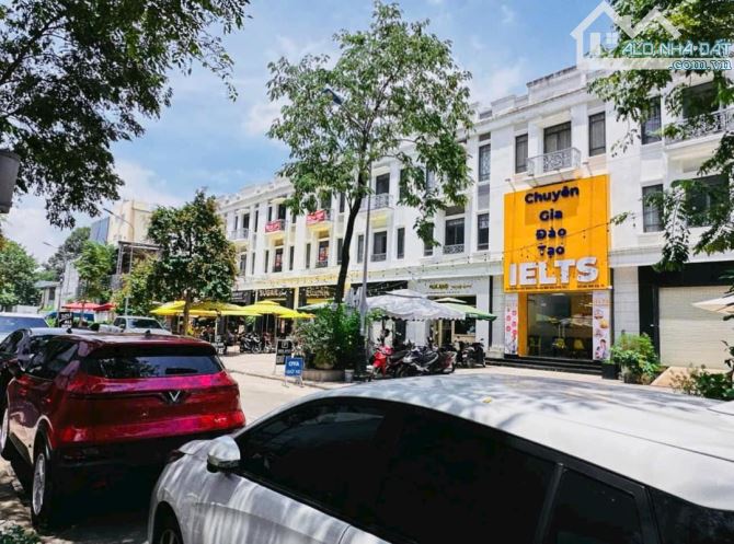 Bán Căn SHOPHOUSE 1 Trệt 2 Lầu ngay Trung Tâm Thương Mại VinCom Biên Hoà