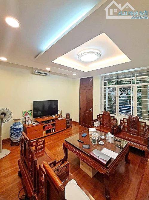 BÁN GẤP NHÀ PHÂN LÔ PHỐ THÁI HÀ, 52M2*6 TẦNG, THANG MÁY, VỈA HÈ, ÔTÔ, GIÁ 24.5 TỶ