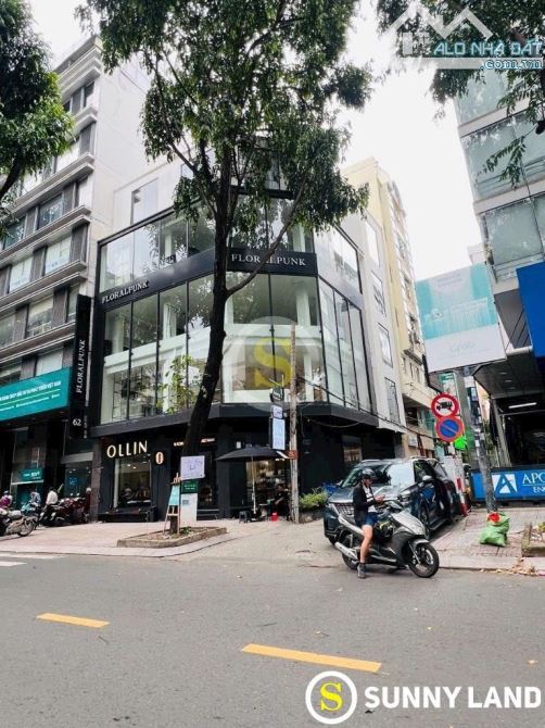 Cho thuê Spa căn góc 2MT 62 Phạm Ngọc Thạch, Q10. Dt: 11x16m, Kc: 5 tầng TM