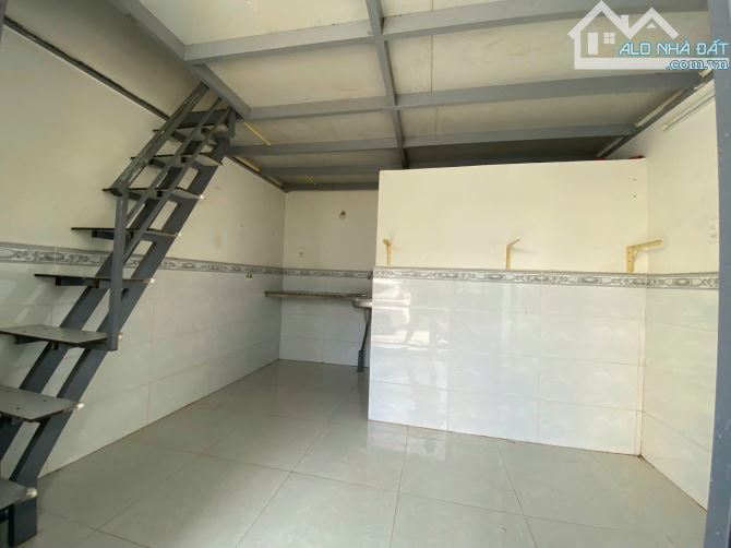 MẶT BẰNG:40m2 có máy lạnh,gác lửng.Gần ngay Trường ĐH Công Thương HCM