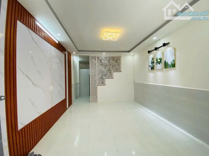 Gần 40m2, 2 tầng kiên cố ở ngay, ô tô đỗ cửa, giá rẻ chỉ nhỉnh 3 tỷ