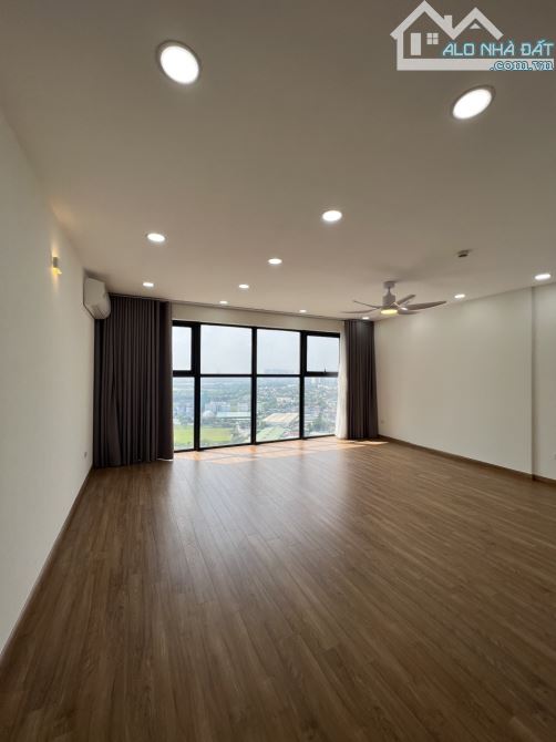 Bán Diamond Flower  - Lê Văn Lương, 160m2, 3 ngủ, Nhà đẹp, giá 9.7 tỷ (thương lương)