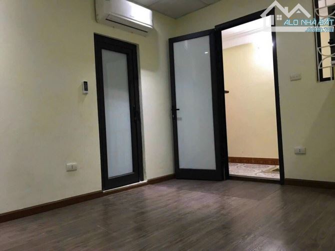 Lê Duân ngõ nông 3m ra mặt phố Dt30m x 4 tầng x giá 4ty2