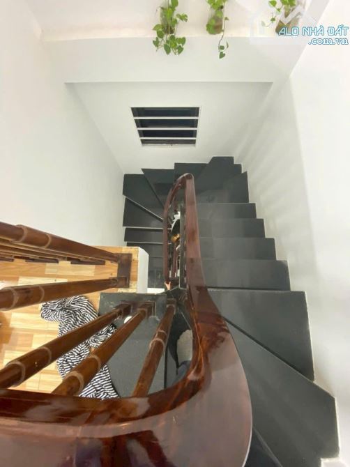Bán nhà gần cấp 1 Cự Khối, Long Biên.nhỉnh 4 tỷ, xe ba gác, dòng tiền 12T/1 T