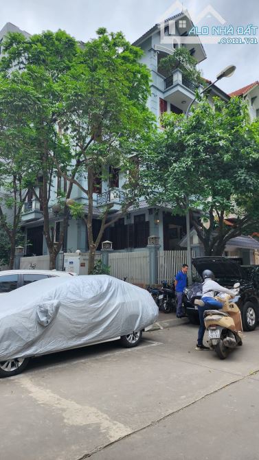 Hiếm, Bán nhà ngõ 282 Kim Giang, 100m2, mặt tiền 8m, lô góc, 4 ô tô tránh, 19.5 tỷ