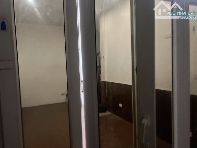 Trịnh Hoài Đức - ô tô đỗ cửa -  5tầng 3,9 tỷ