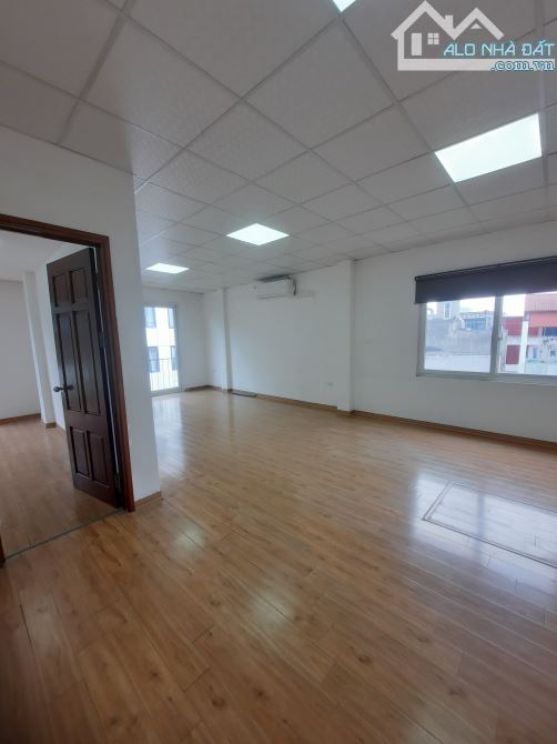 Cho thuê văn phòng 110 Linh Lang, 90m2 có điều hòa, sàn gỗ, thang máy, giá 18tr/th - 4