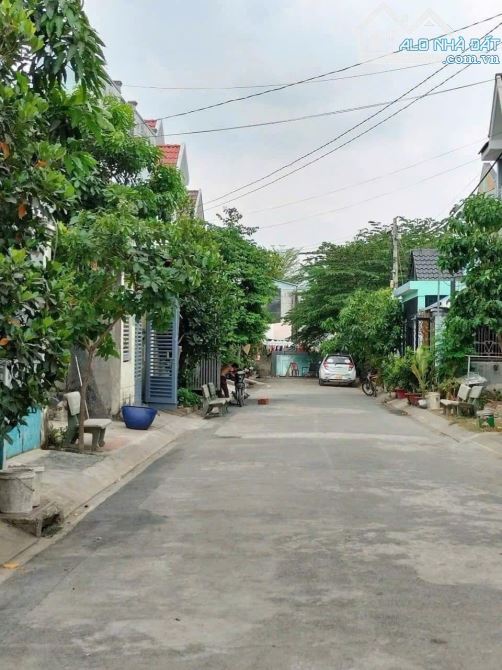BÁN GẤP 95M2-1 TỶ 430 TRIỆU GẦN CHỢ ĐẦU MỐI -TÂN THỚI NHÌ-GỌI XEM ĐẤT - 1